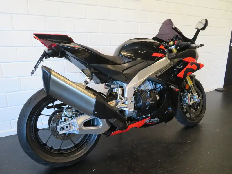 Aprilia RSV4 - foto 3