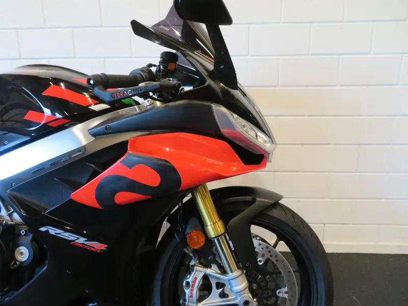 Aprilia RSV4 - foto 4