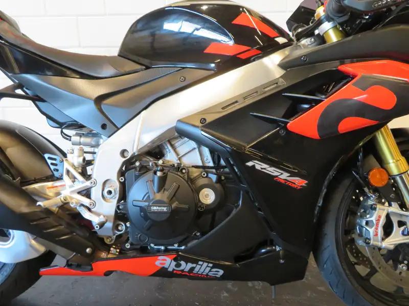 Aprilia RSV4 - foto 5