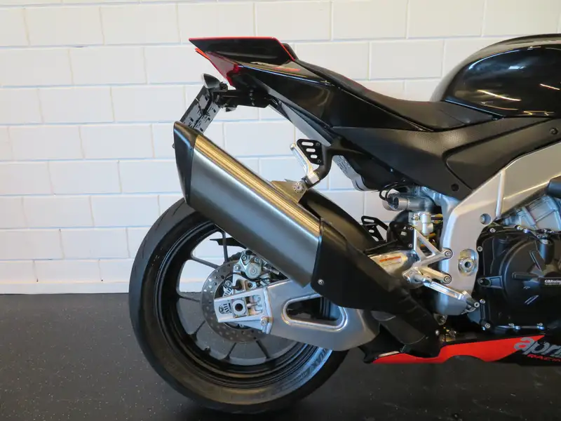 Aprilia RSV4 - foto 6