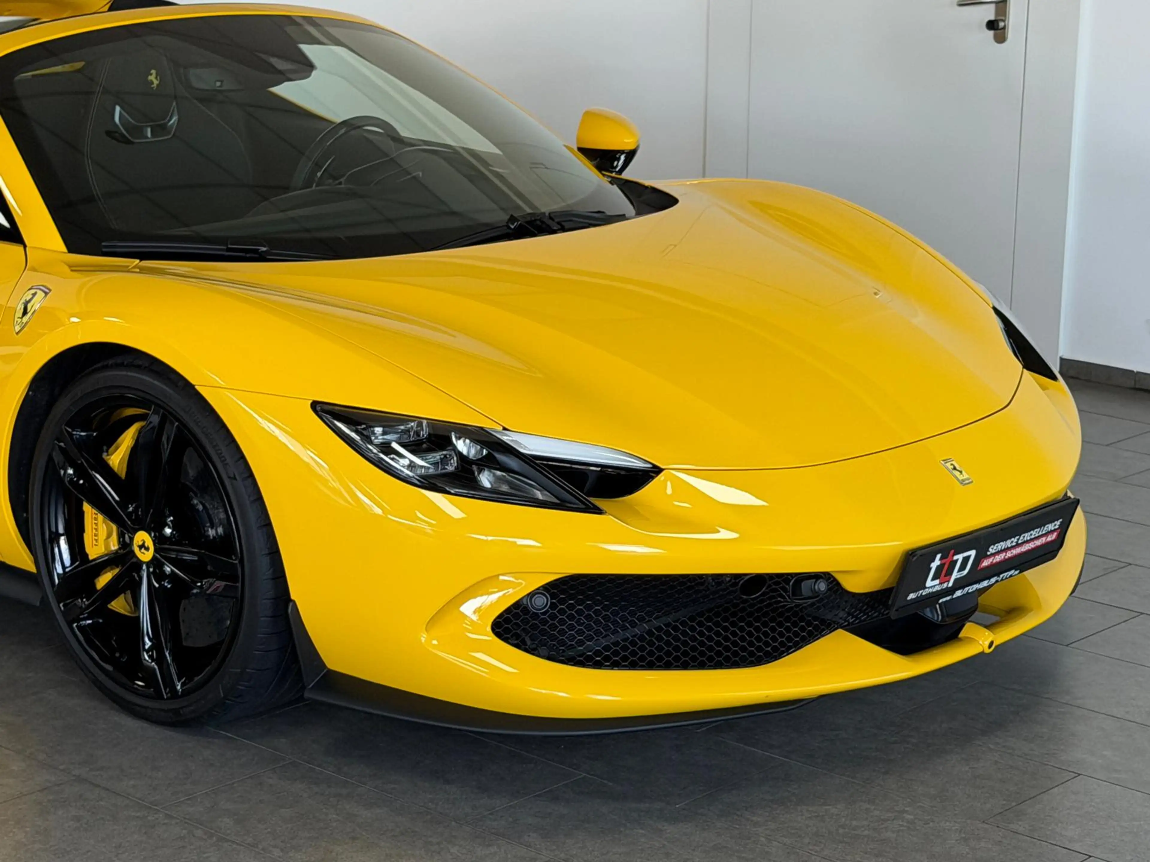 Ferrari 296 Carbon-LED 360° LIFT Carbon-Interior JBL — photo 10