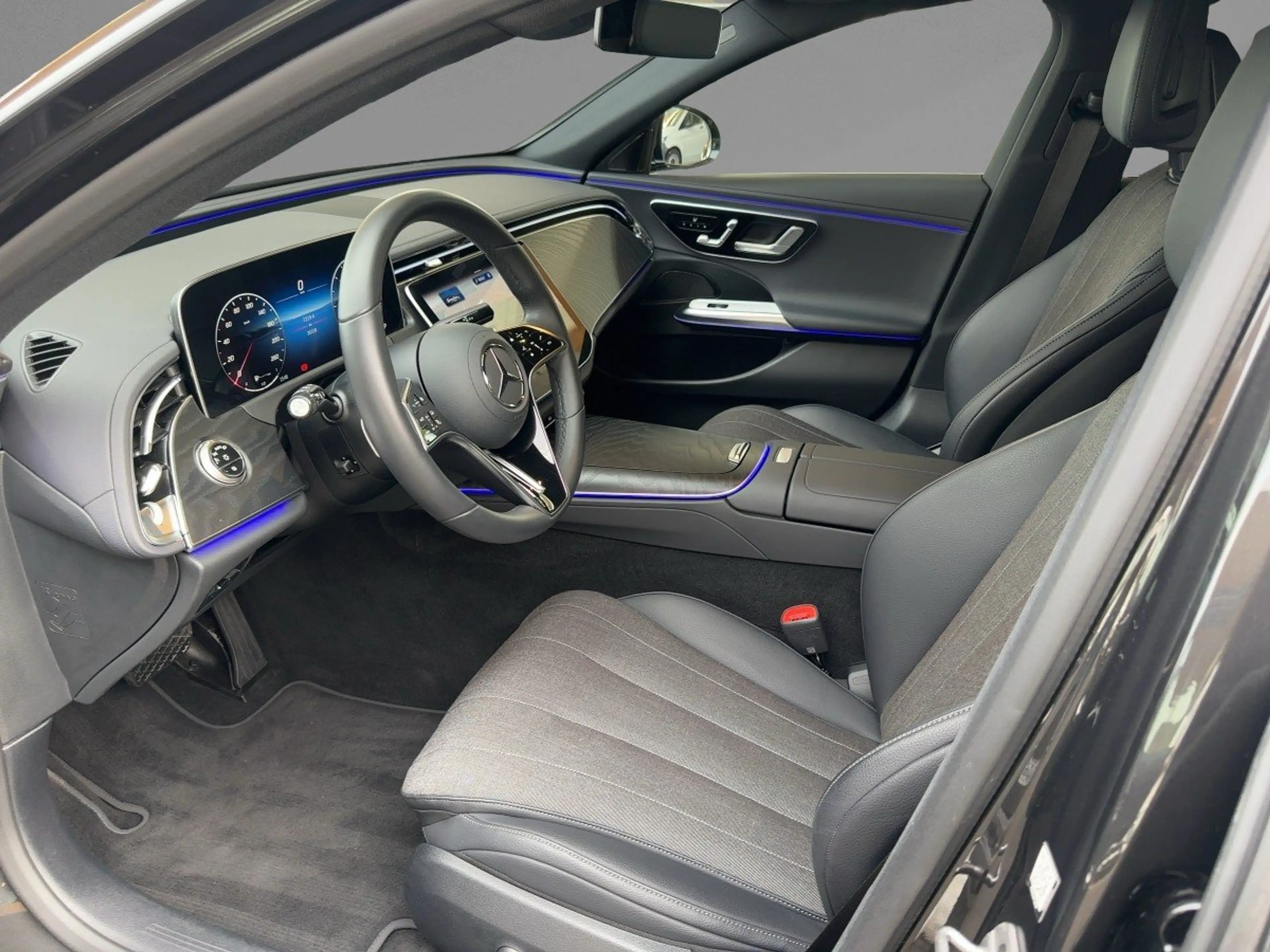 Mercedes-Benz E 220 d 4M T AVANTGARDE NP:84.673 ADVANCED+ DISTR — photo 8