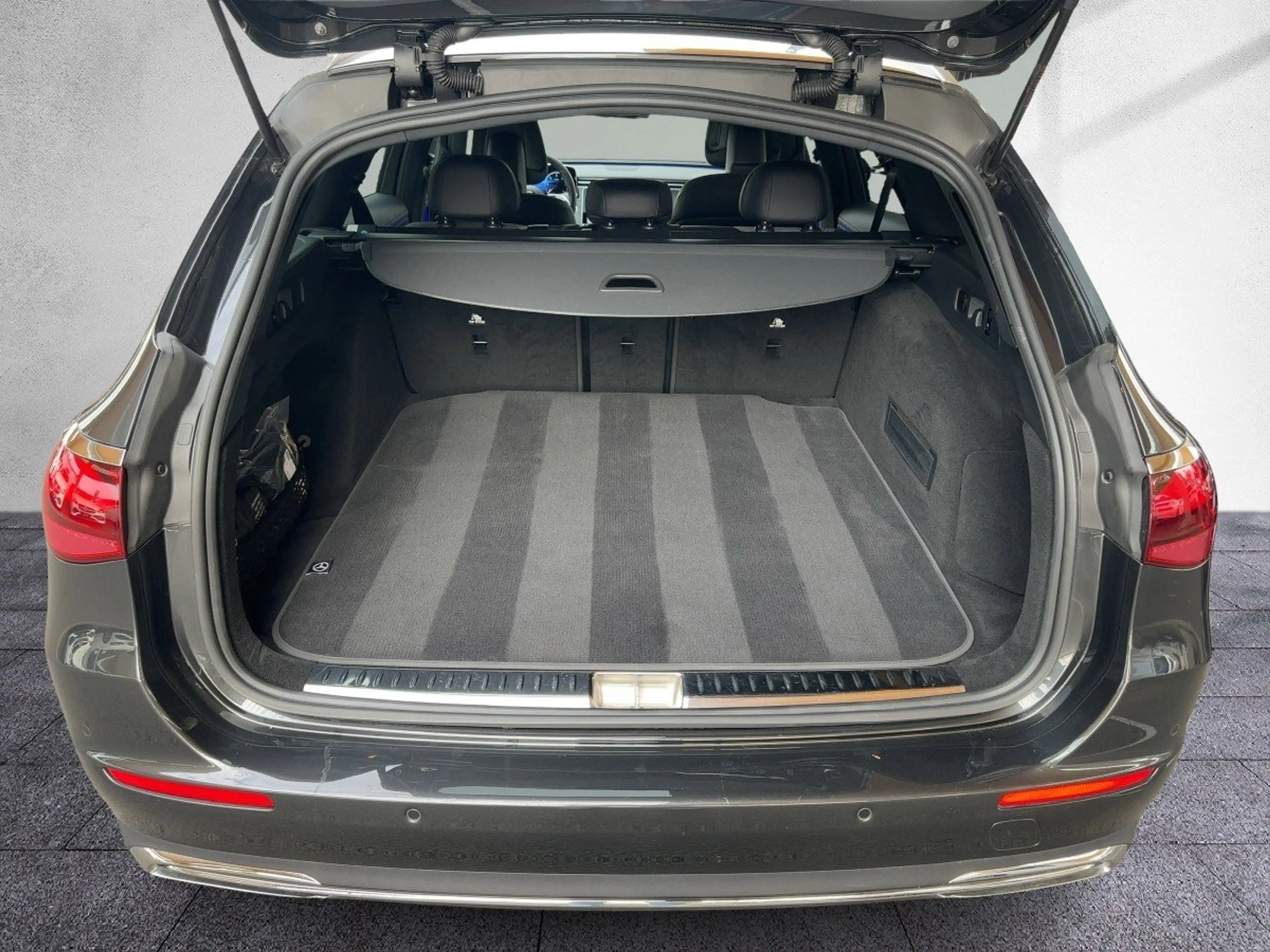 Mercedes-Benz E 220 d 4M T AVANTGARDE NP:84.673 ADVANCED+ DISTR — photo 7