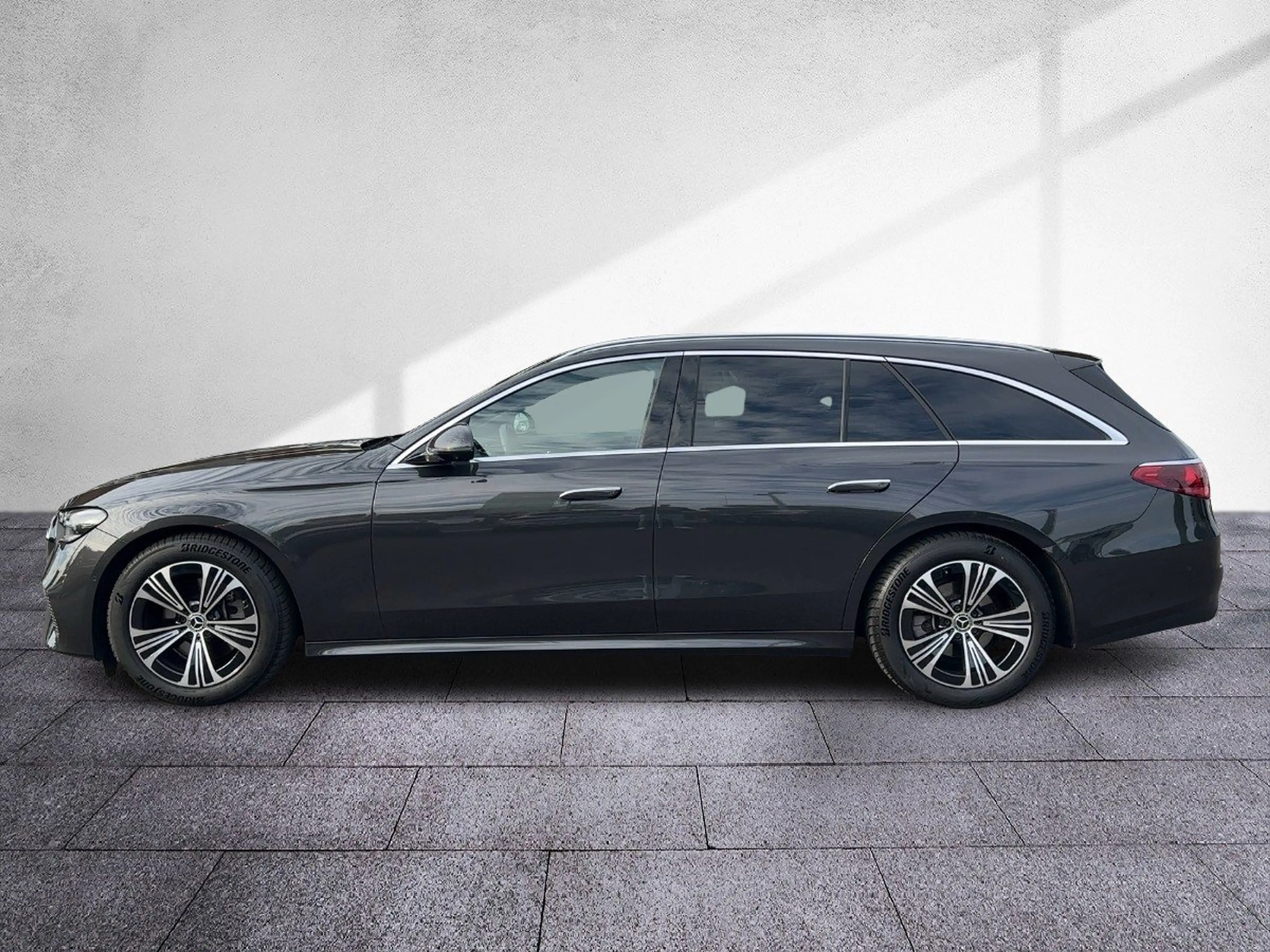 Mercedes-Benz E 220 d 4M T AVANTGARDE NP:84.673 ADVANCED+ DISTR — photo 3