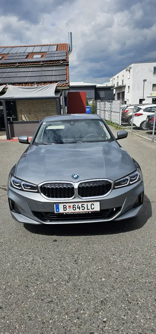 BMW 330 330 e xDrive Grau - 1