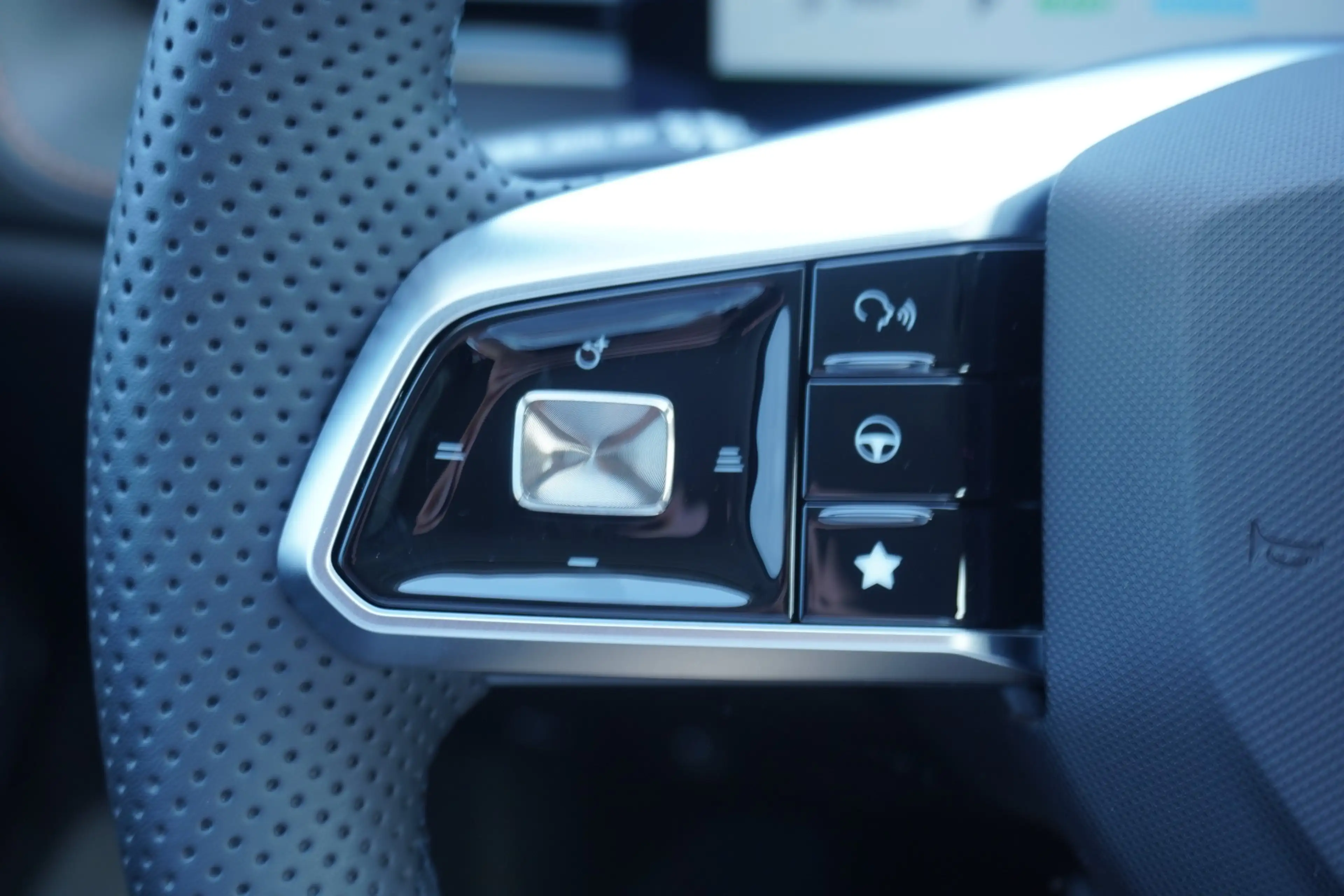 MG HS 1.5 T-GDI Hybrid+ Luxury Aut. LED ACC Navi — photo 13