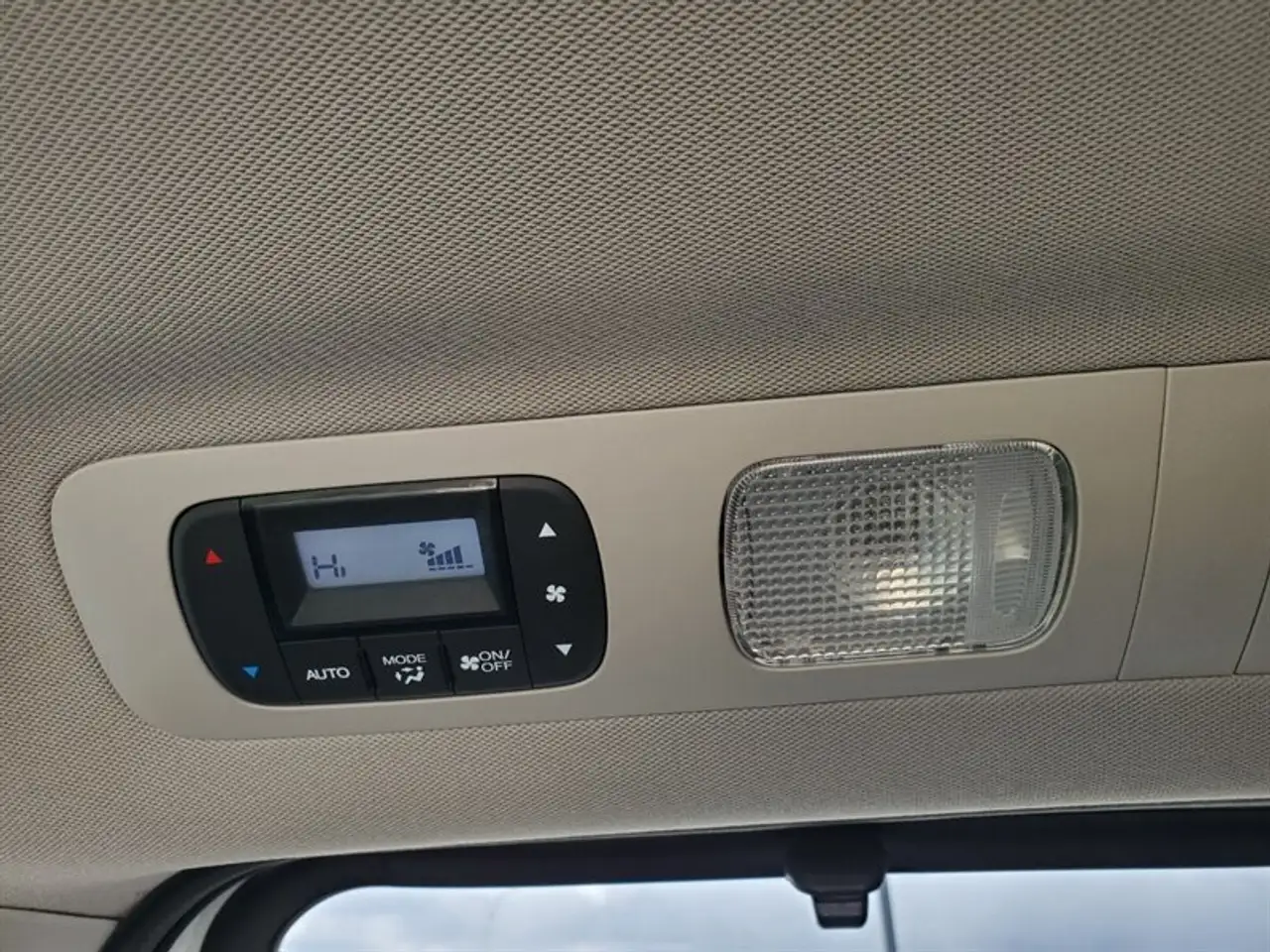 Honda Odyssey снимка Honda Odyssey