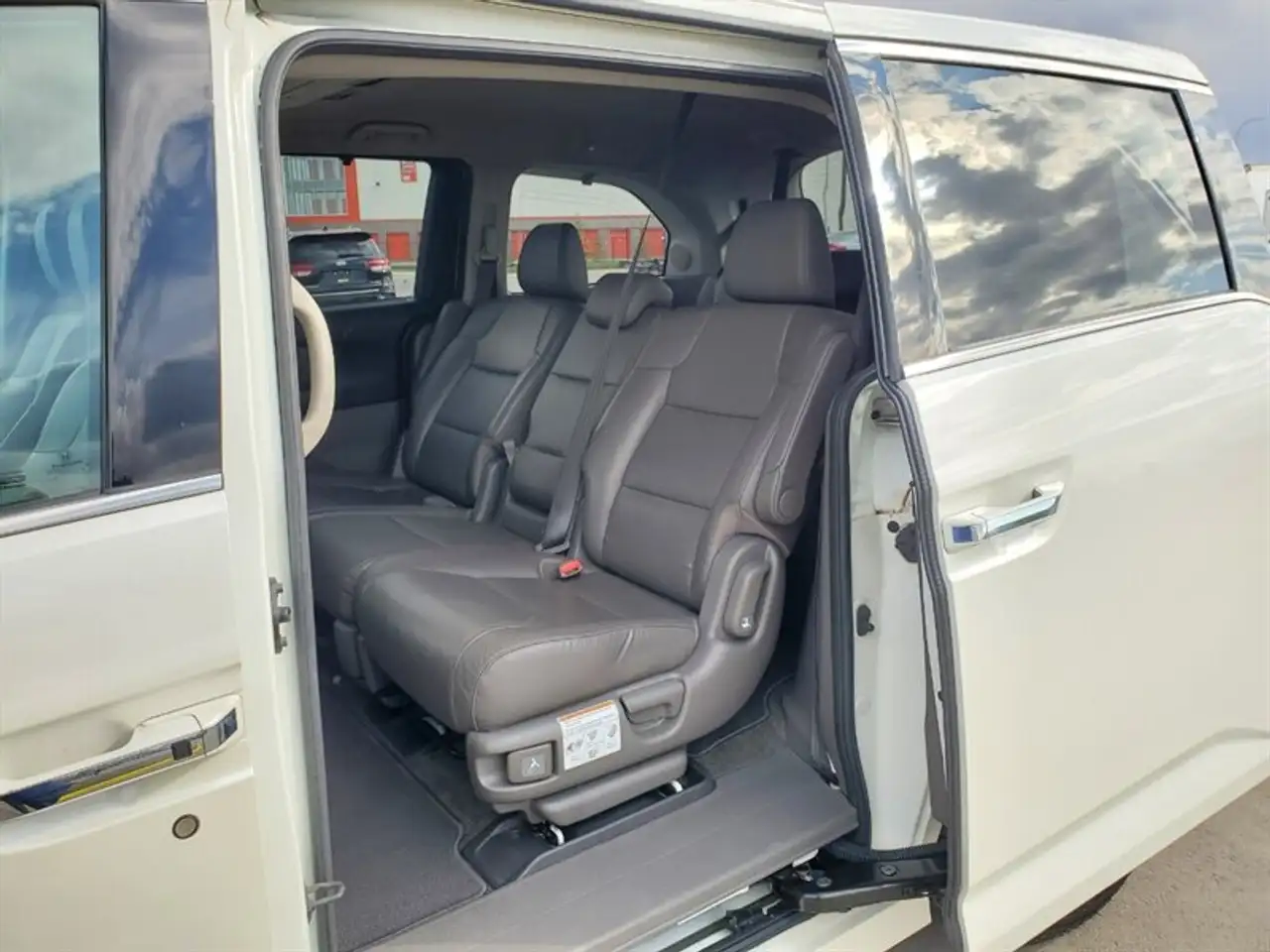 Honda Odyssey снимка Honda Odyssey