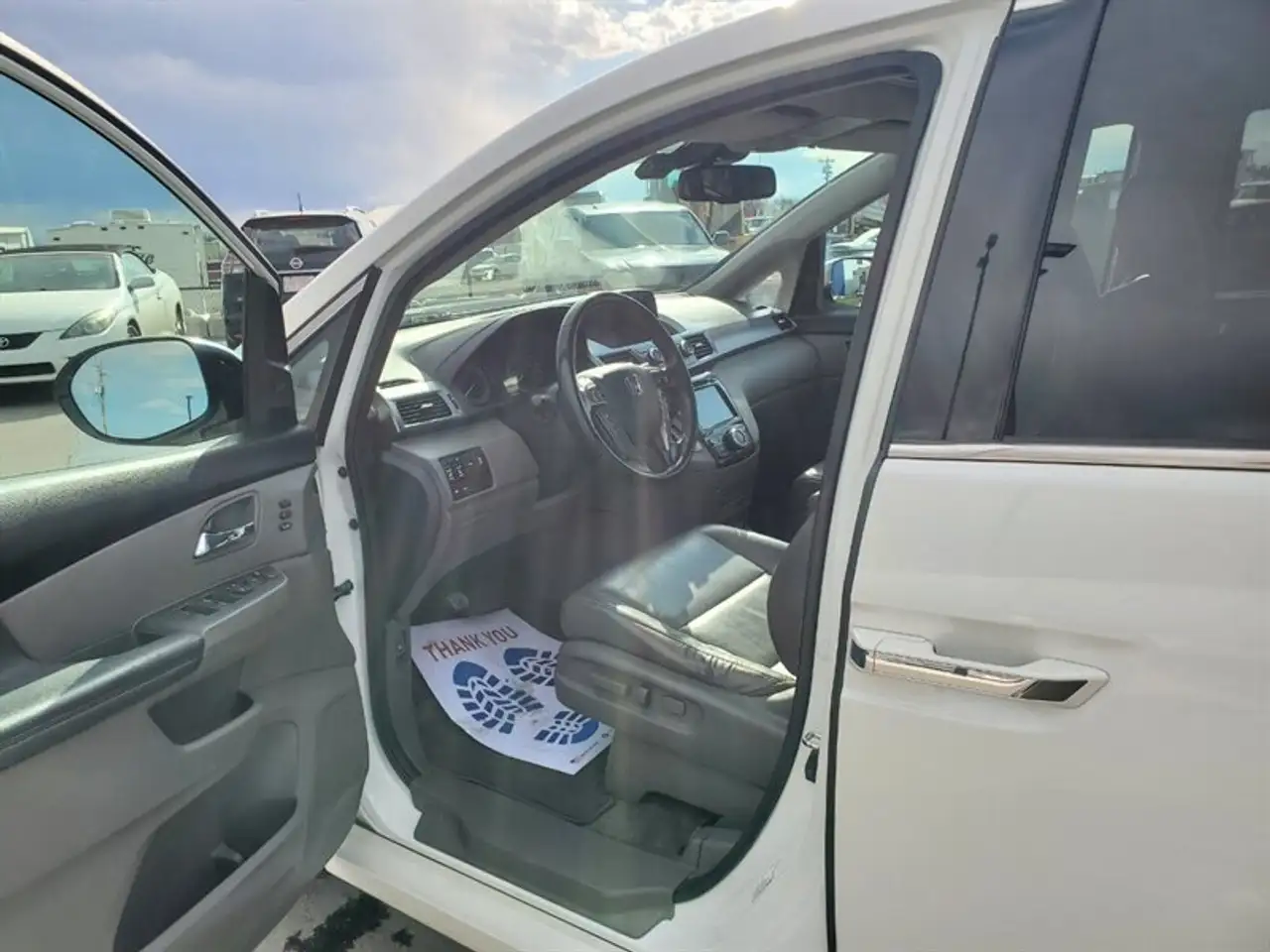 Honda Odyssey снимка Honda Odyssey