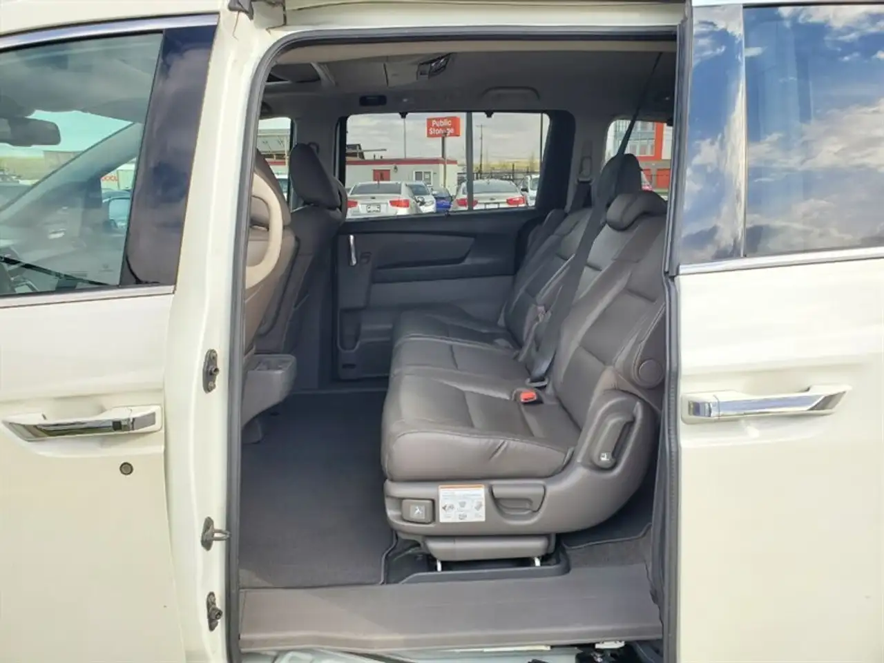 Honda Odyssey снимка Honda Odyssey