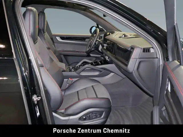 Porsche Cayenne view 13