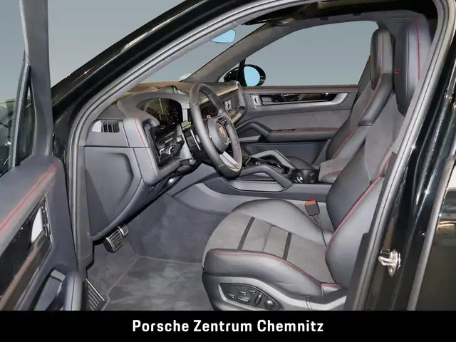 Porsche Cayenne view 12