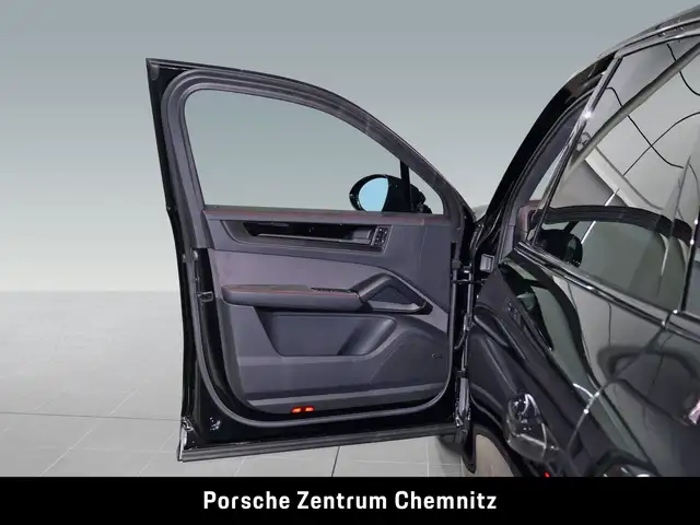 Porsche Cayenne view 10