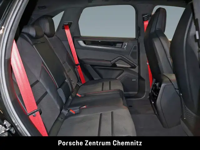 Porsche Cayenne view 8