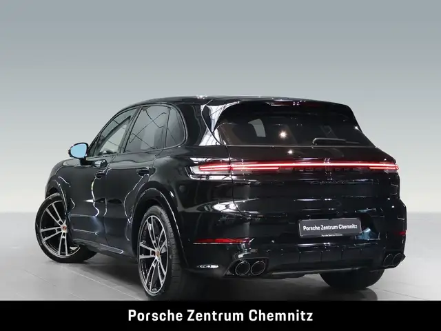 Porsche Cayenne view 3