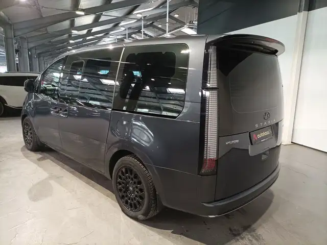 Hyundai Staria view 4