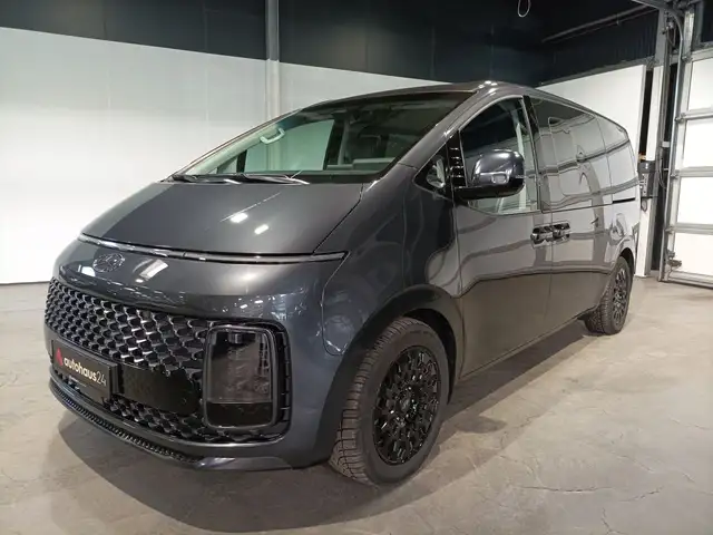 Hyundai Staria view 3