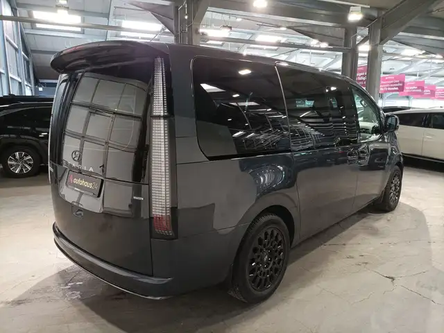 Hyundai Staria view 5