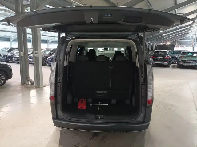 Hyundai Staria view 6