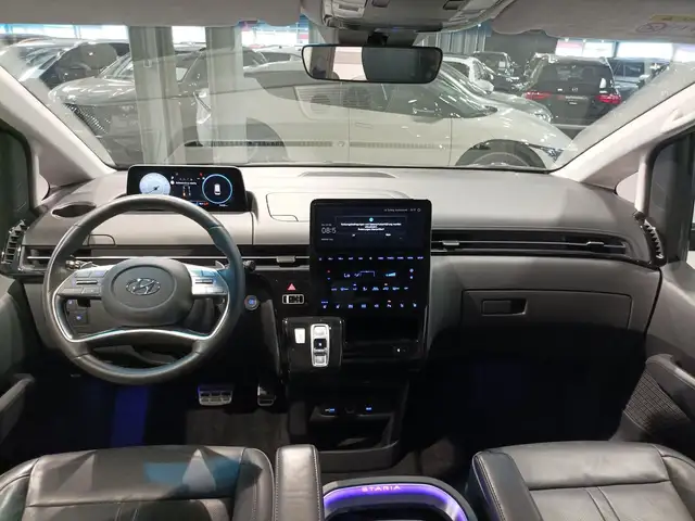 Hyundai Staria view 9
