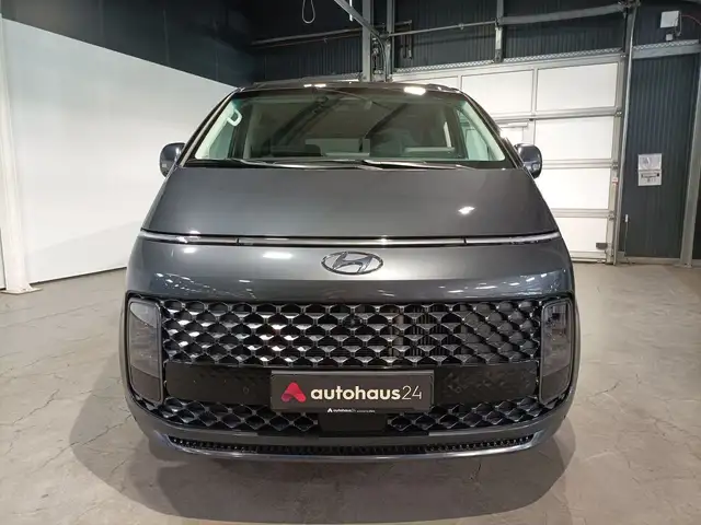 Hyundai Staria view 2
