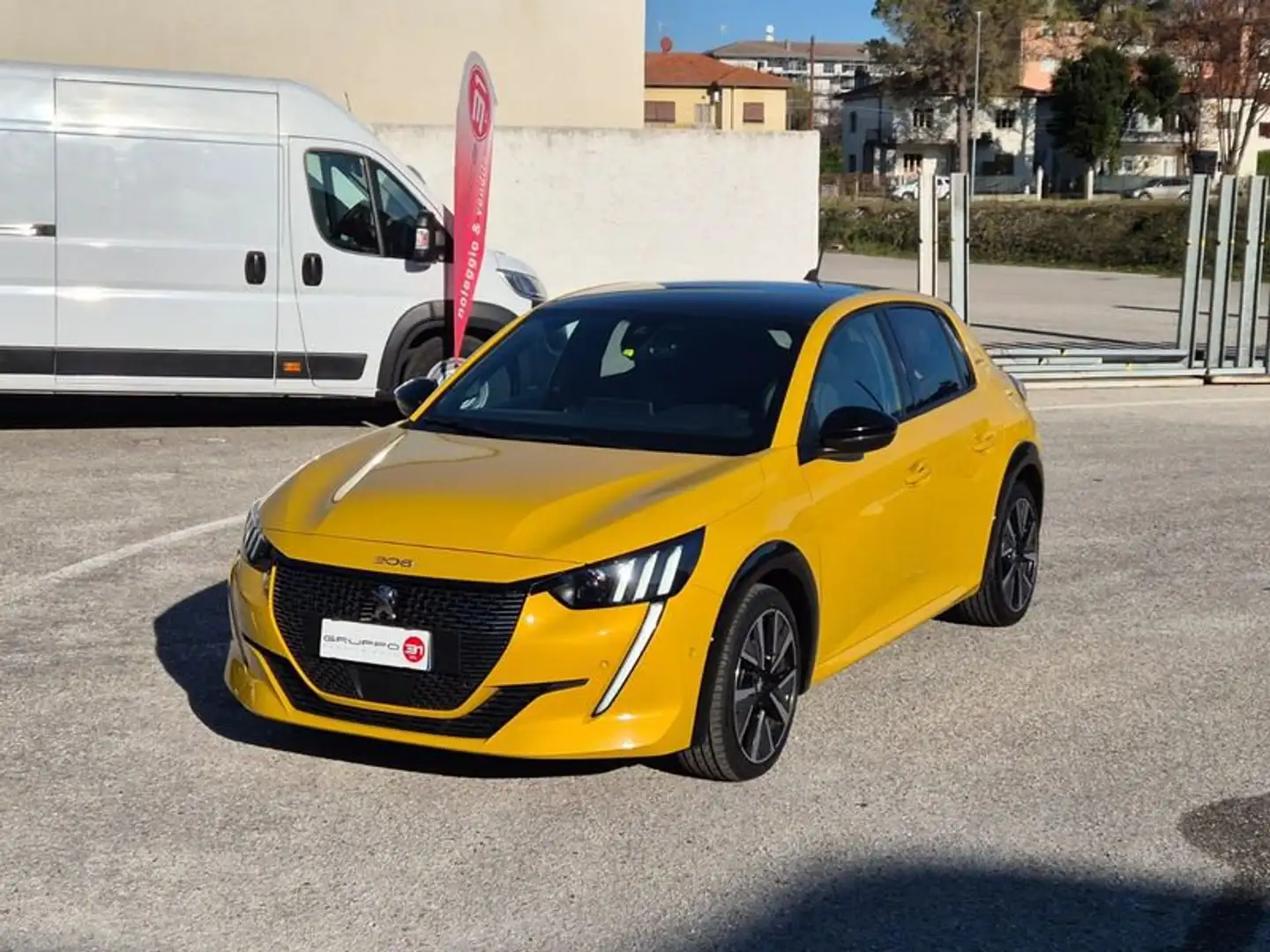 Peugeot 208 BlueHDi 100 Stop&Start 5 porte GT Line Amarillo - 1
