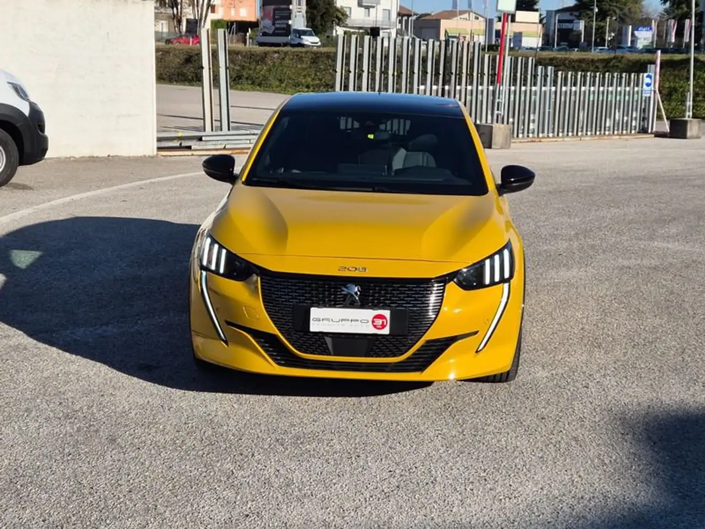 Peugeot 208 BlueHDi 100 Stop&Start 5 porte GT Line Amarillo - 2