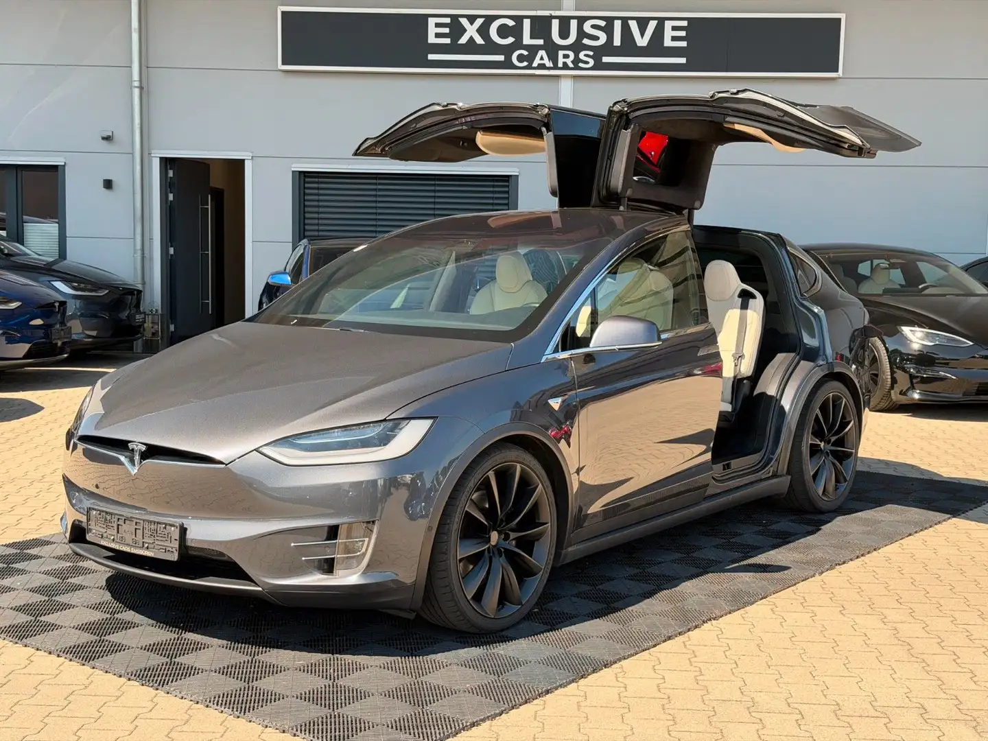 TESLA Model X