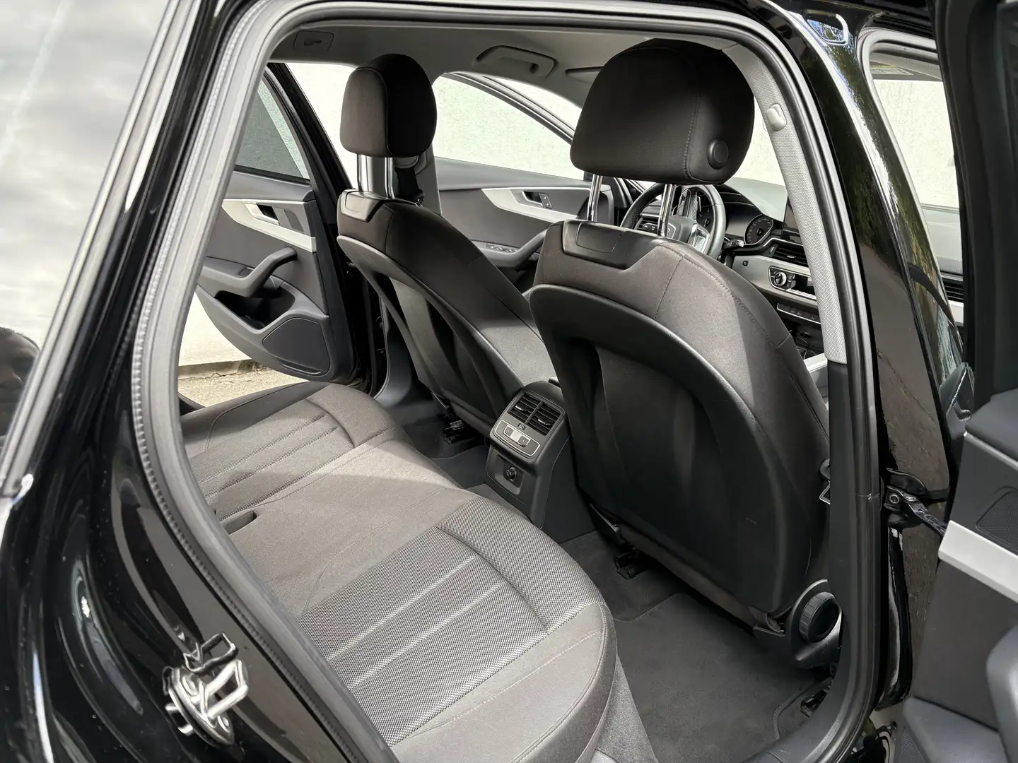 Audi A4 Avant 35 TDI advanced - 2