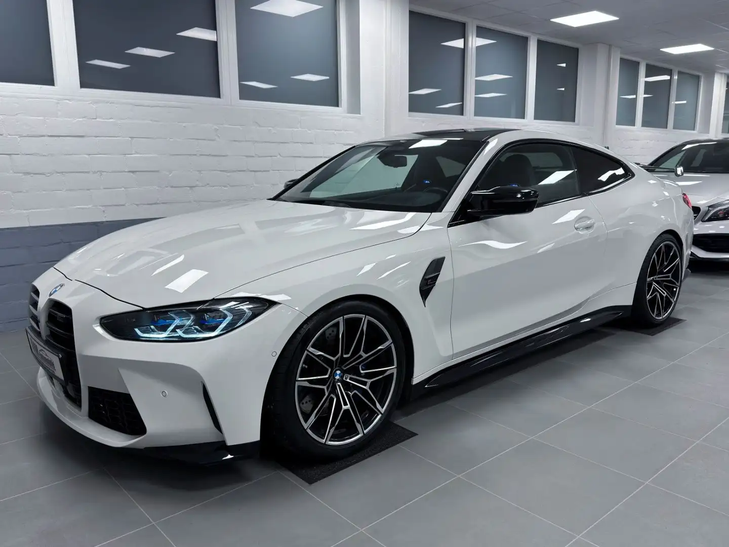 BMW M4 Competition Coupe M Performance *Laser*H&K Weiß - 1