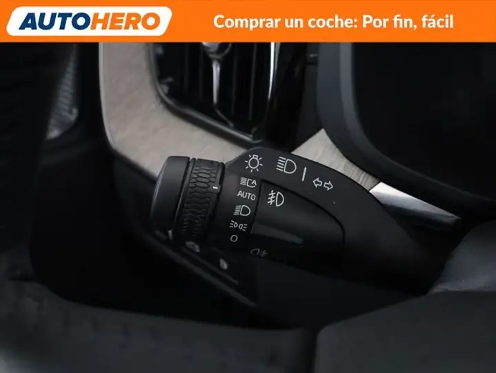 Volvo XC60 2022, foto 35