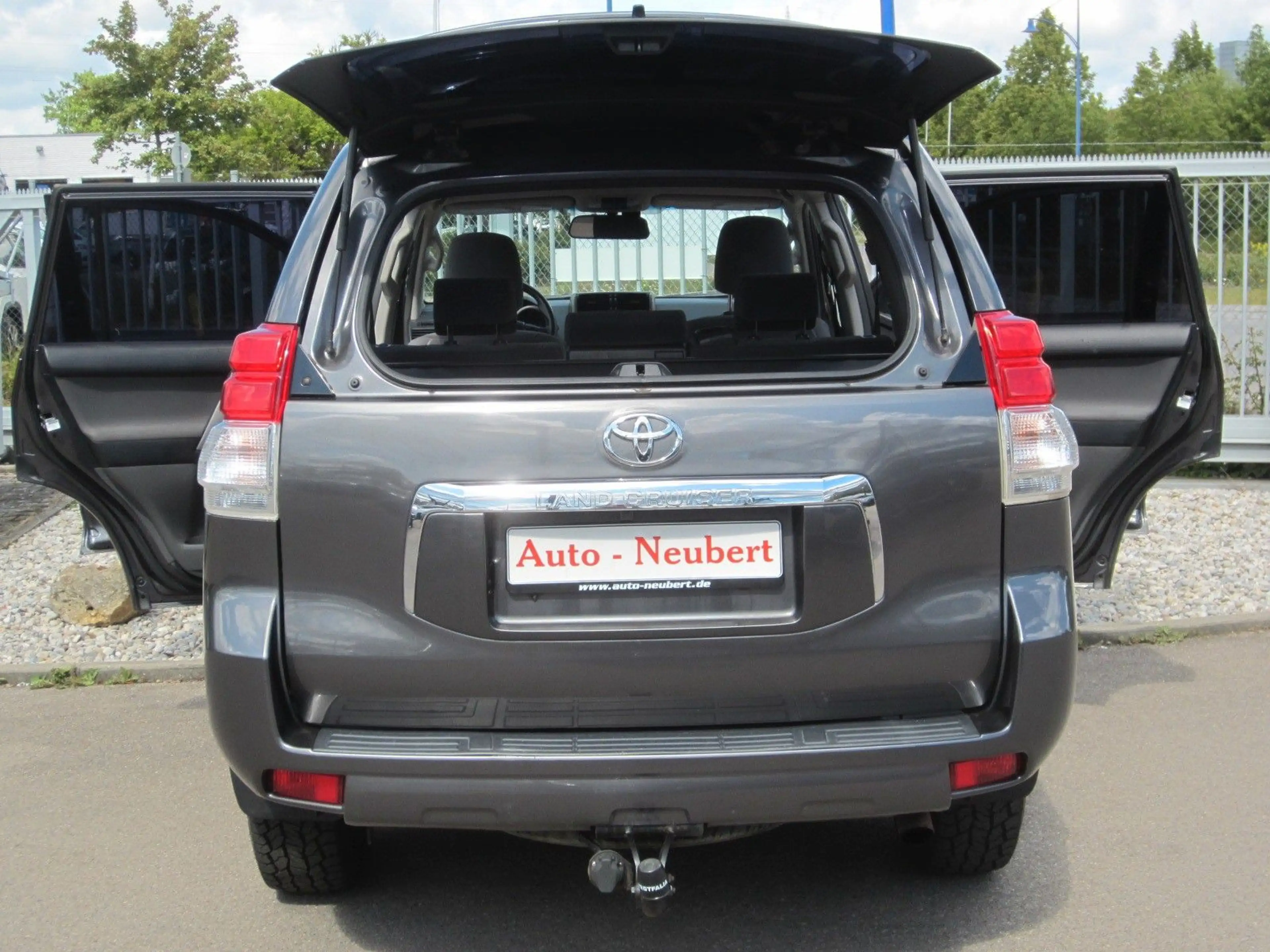 Toyota Land Cruiser 3,0 — photo 11