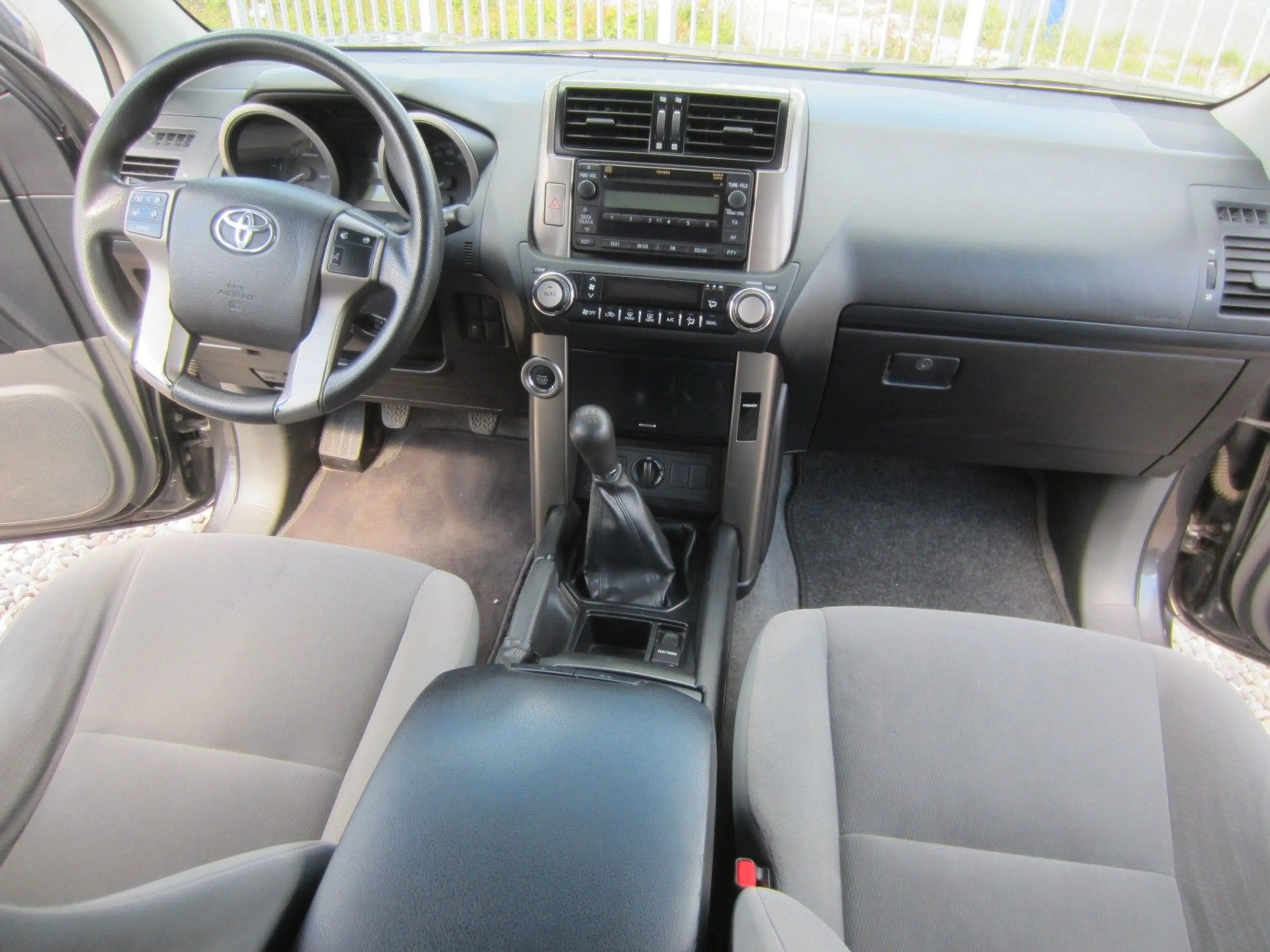 Toyota Land Cruiser 3,0 — photo 3
