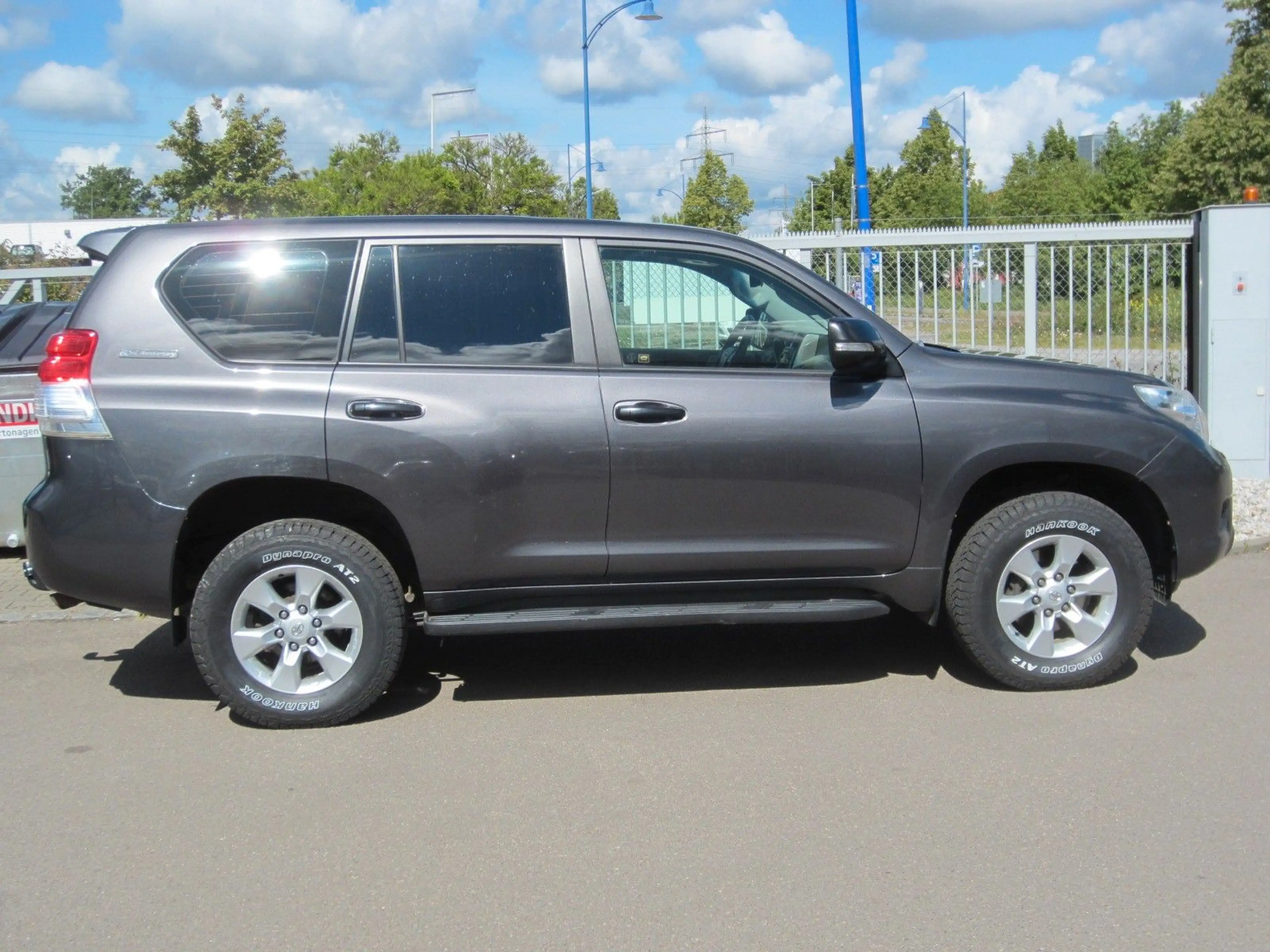 Toyota Land Cruiser 3,0 — photo 12