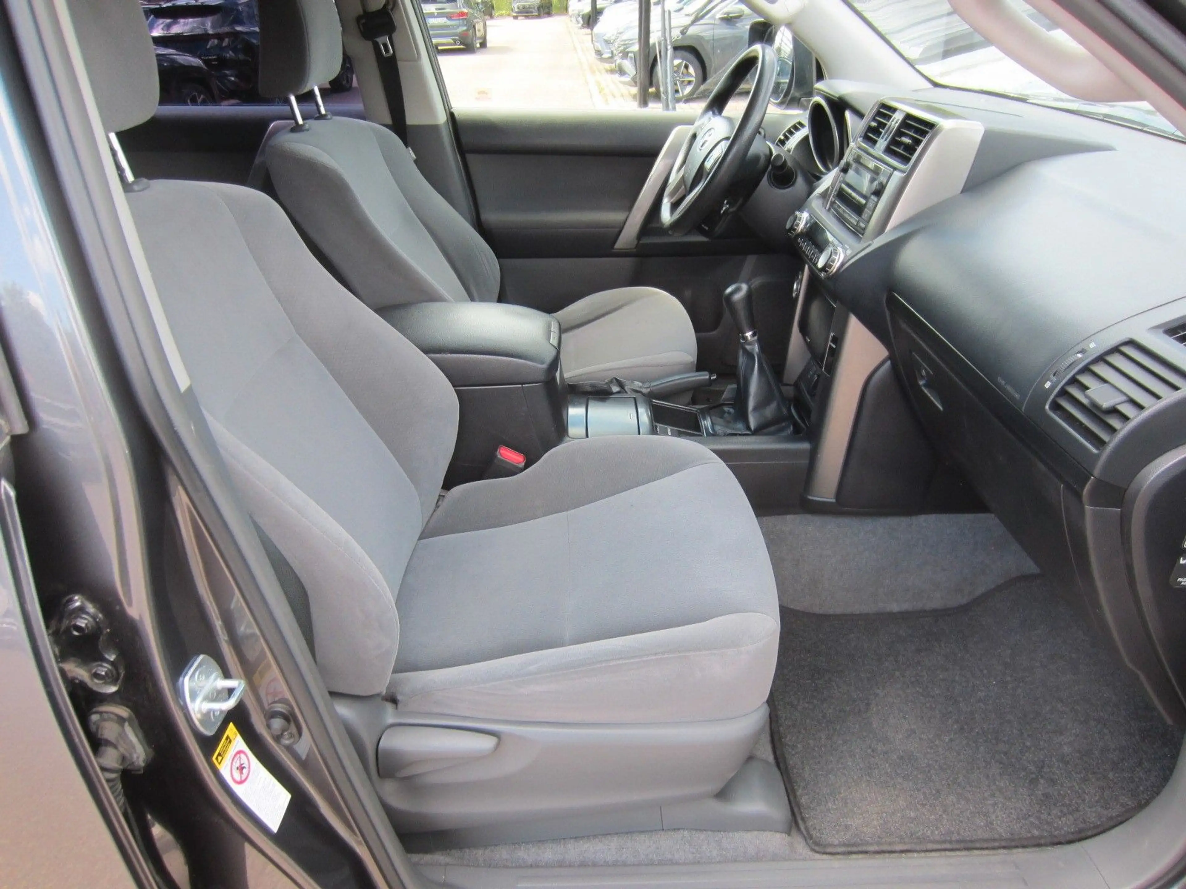 Toyota Land Cruiser 3,0 — photo 6