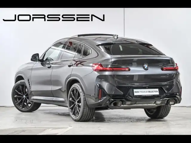 BMW X4 view 5