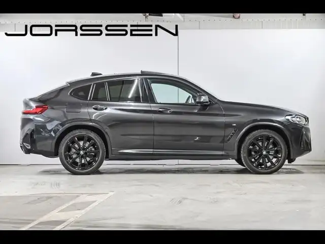 BMW X4 view 3