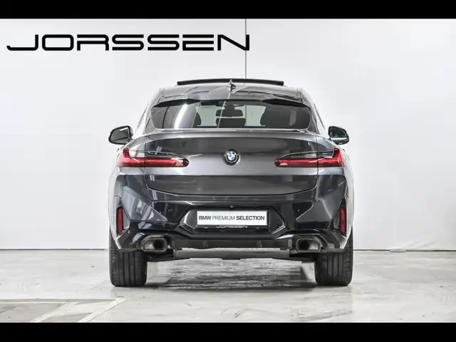 BMW X4 view 4