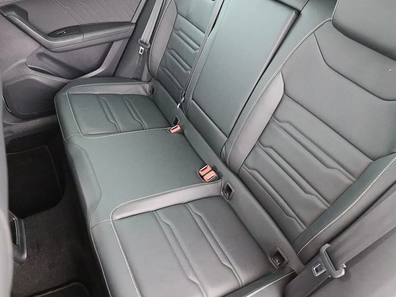 SEAT Ateca 2.0 TDI 4Drive Xperience Aut LED AHK LEDER 25