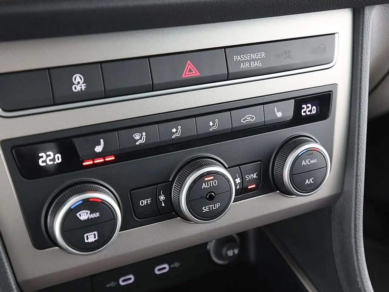 SEAT Ateca 2.0 TDI 4Drive Xperience Aut LED AHK LEDER 16