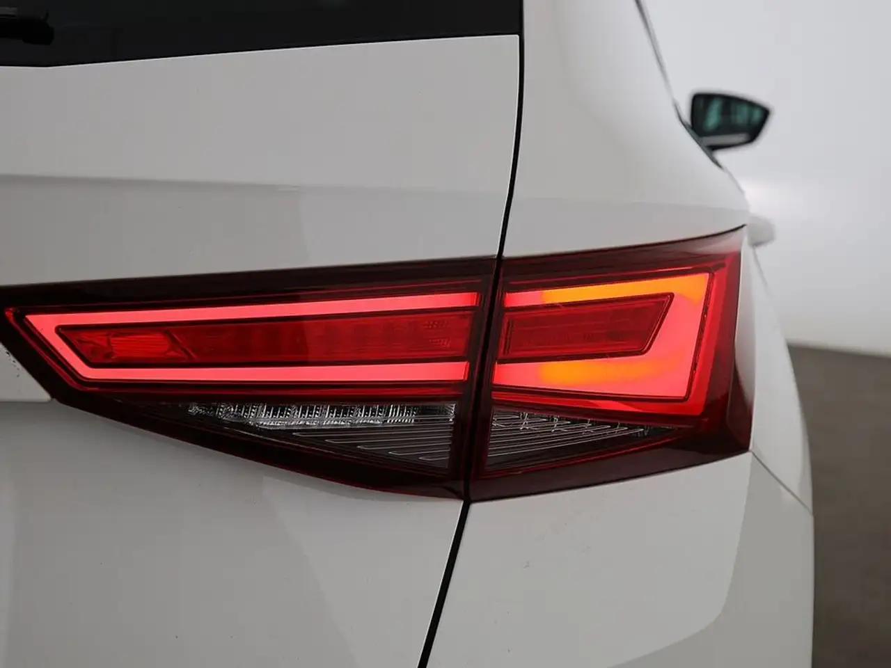 SEAT Ateca 2.0 TDI 4Drive Xperience Aut LED AHK LEDER 9