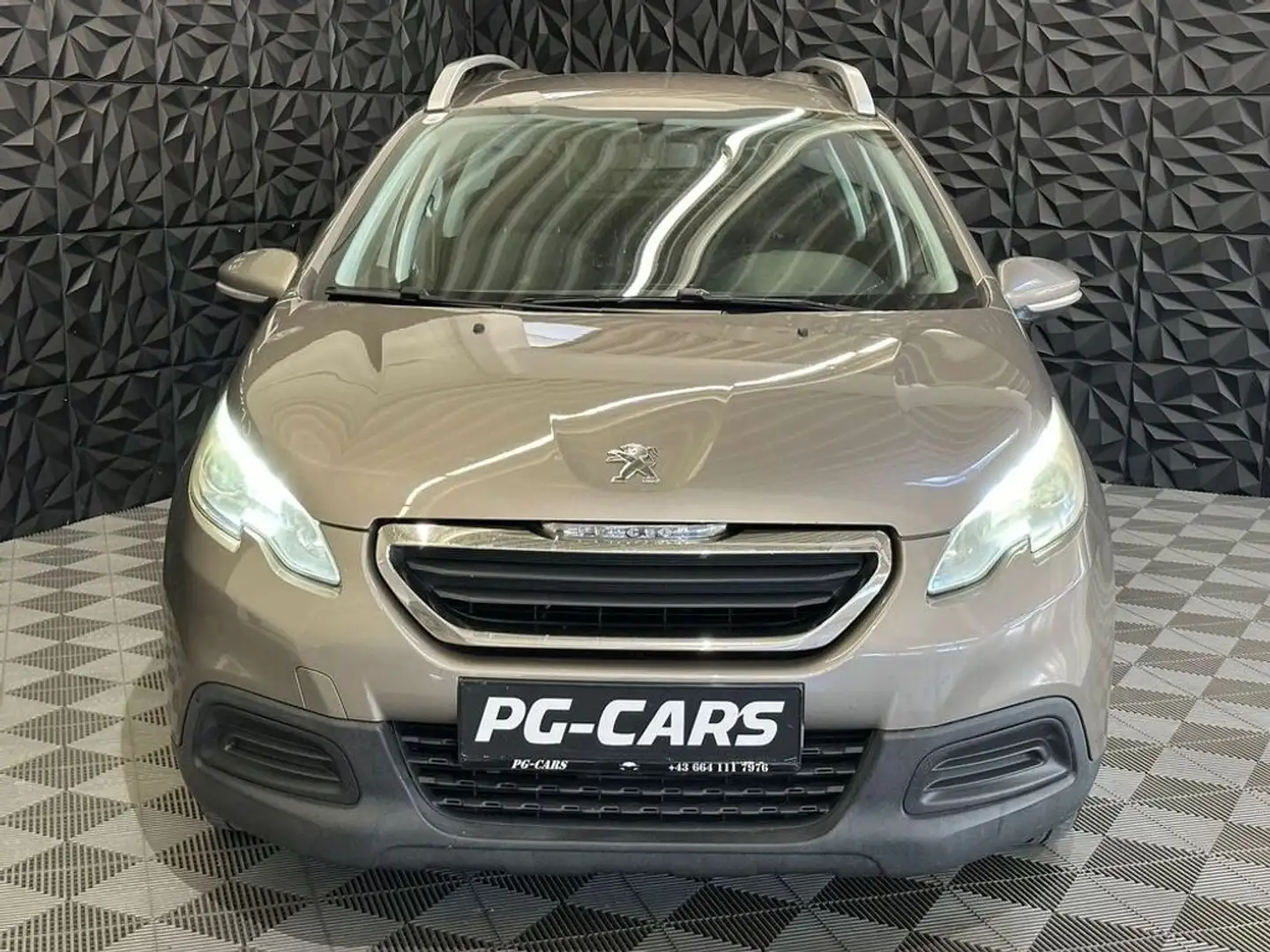 Peugeot 2008 1.2 VTi Active Grau - 2