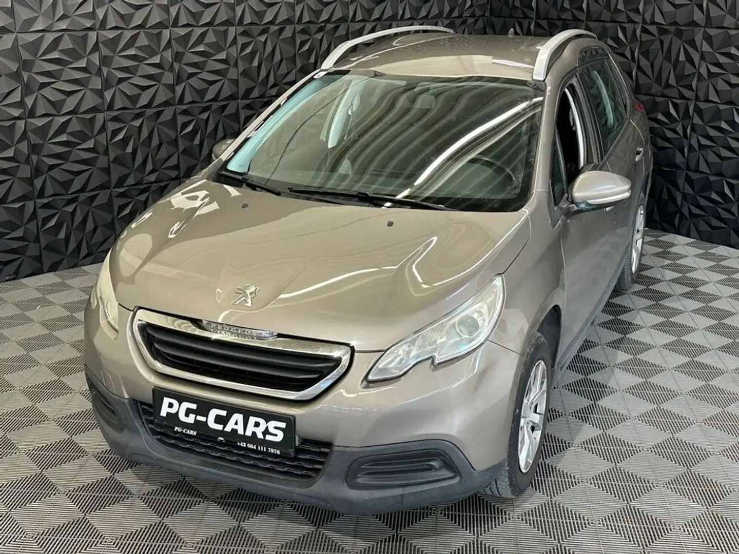 Peugeot 2008 1.2 VTi Active Grau - 1