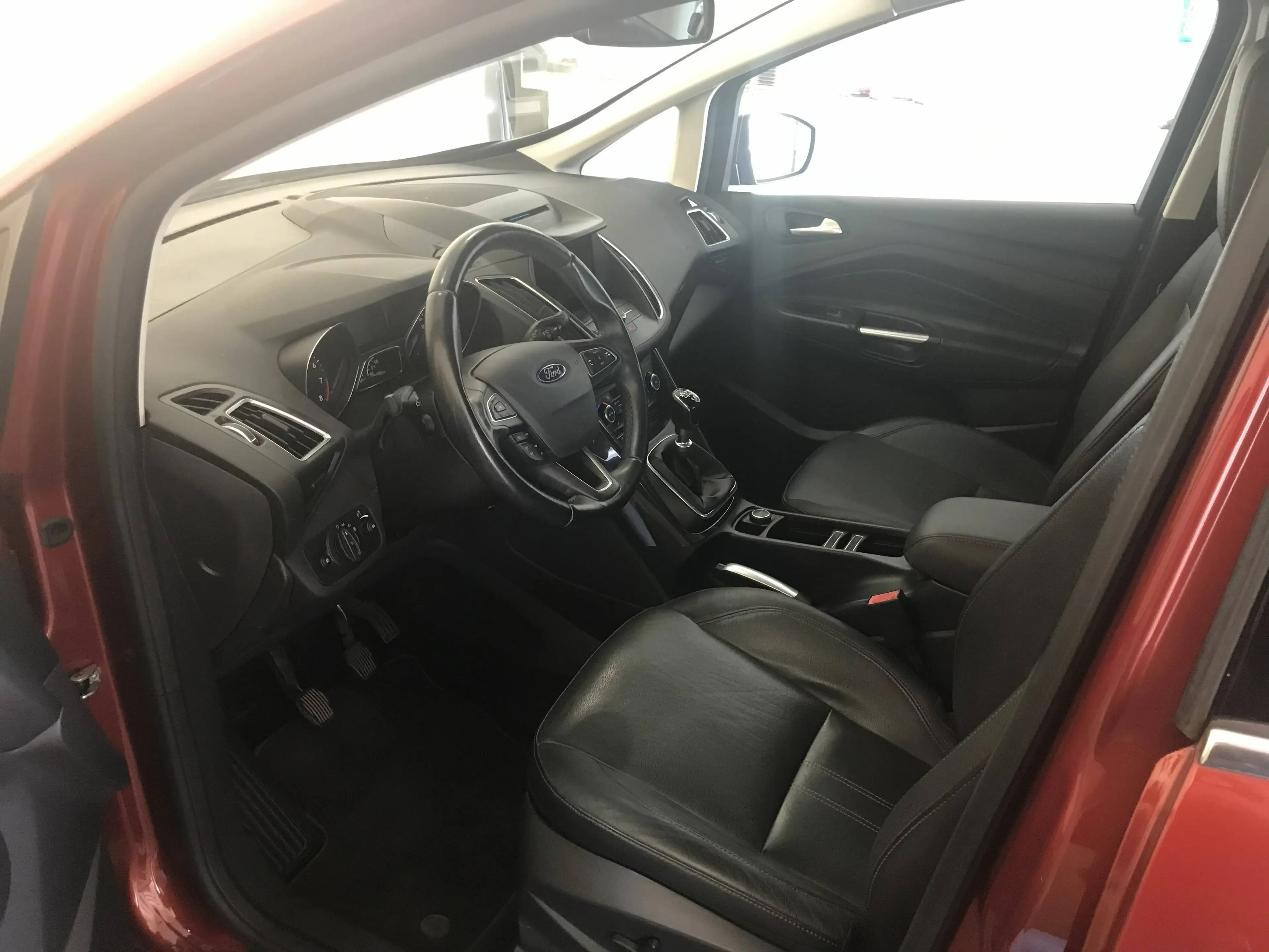 Ford Grand C-Max Titanium — photo 13