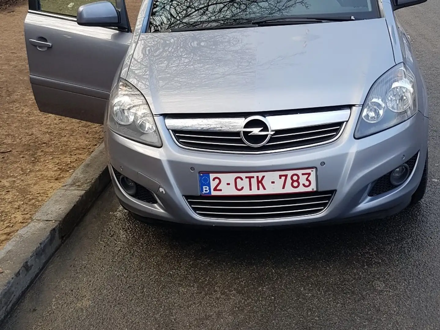 Opel Zafira Tourer 2.0 CDTi Essentia Srebrny - 1
