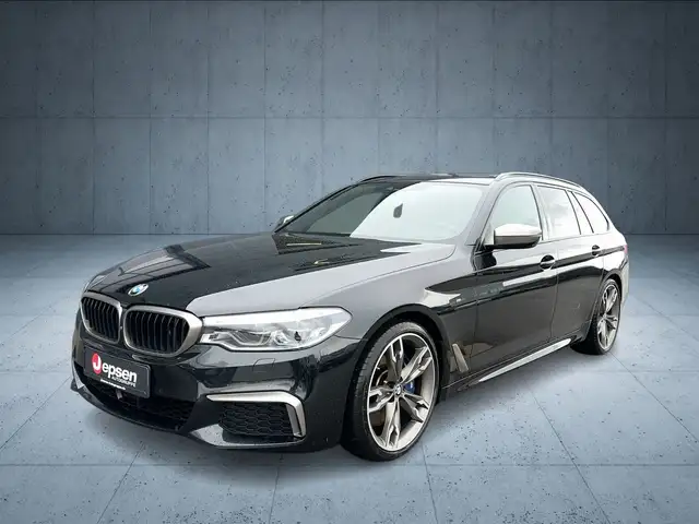 BMW M550 d xDrive Touring /AHK /PANO /DISPLAY-KEY