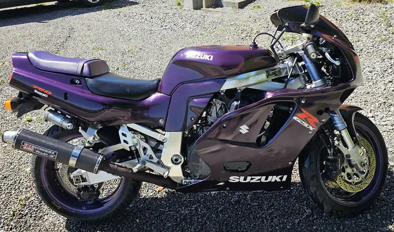 Suzuki GSX-R 750 - foto 7