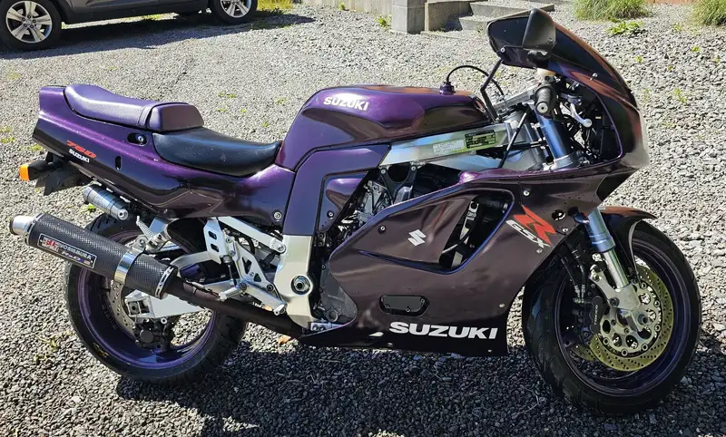 Suzuki GSX-R 750 - foto 2