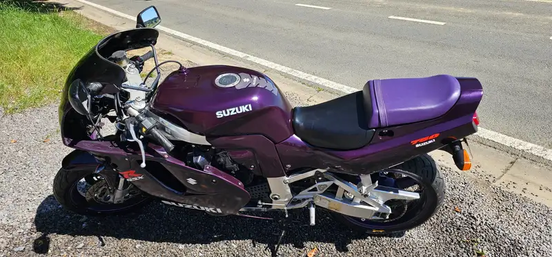 Suzuki GSX-R 750 - foto 4