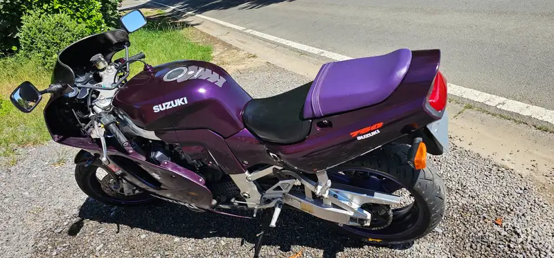 Suzuki GSX-R 750 - foto 8